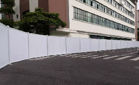 旭東施工圍擋廠家-PVC圍擋在安過(guò)程中有哪些特點(diǎn)？